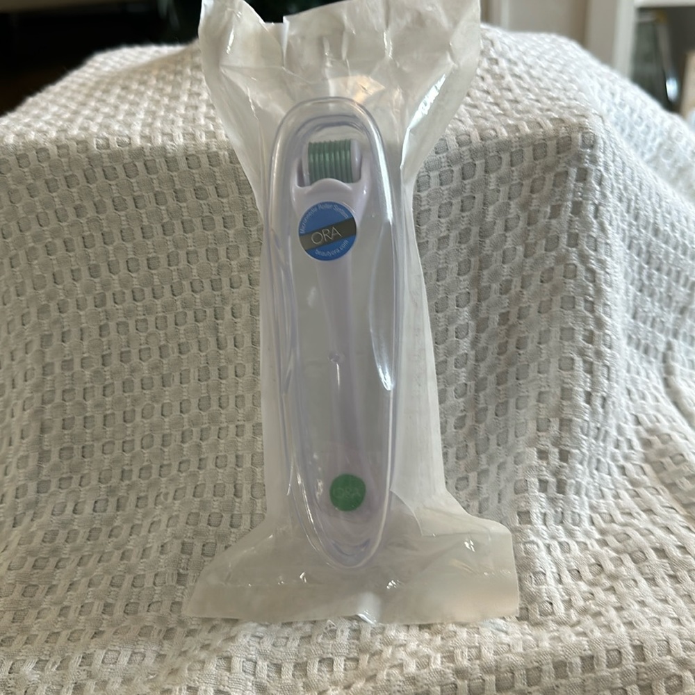 Ora microneedle face roller